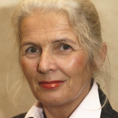 Monika Holfeld, Diplom-Ingenieurin Architektin. Portrait <b>Angelika Schlansky</b> - Monika-Holfeld-240x240